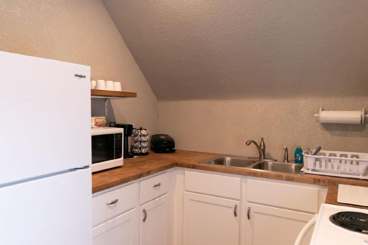 Spacious Rustic Downtown Market St 1 Bedroom Apt, Sleeps Up To 5, Steps To Honeywell & Eagles Theatre Wabash Kültér fotó