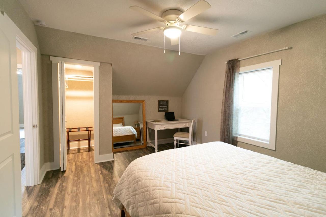 Spacious Rustic Downtown Market St 1 Bedroom Apt, Sleeps Up To 5, Steps To Honeywell & Eagles Theatre Wabash Kültér fotó