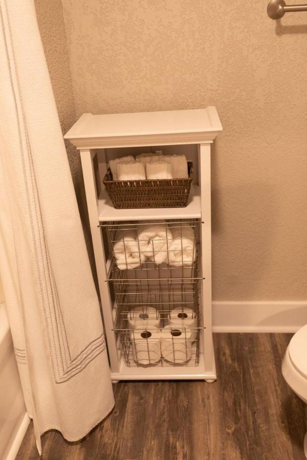 Spacious Rustic Downtown Market St 1 Bedroom Apt, Sleeps Up To 5, Steps To Honeywell & Eagles Theatre Wabash Kültér fotó