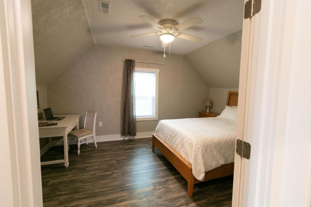 Spacious Rustic Downtown Market St 1 Bedroom Apt, Sleeps Up To 5, Steps To Honeywell & Eagles Theatre Wabash Kültér fotó