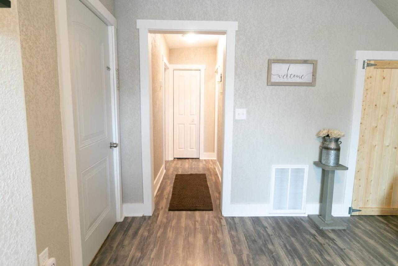 Spacious Rustic Downtown Market St 1 Bedroom Apt, Sleeps Up To 5, Steps To Honeywell & Eagles Theatre Wabash Kültér fotó