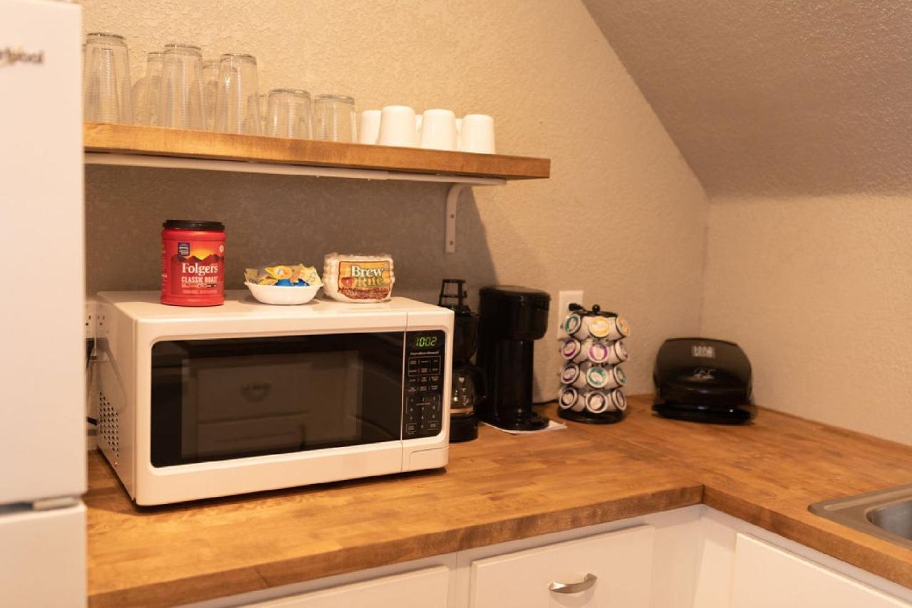 Spacious Rustic Downtown Market St 1 Bedroom Apt, Sleeps Up To 5, Steps To Honeywell & Eagles Theatre Wabash Kültér fotó