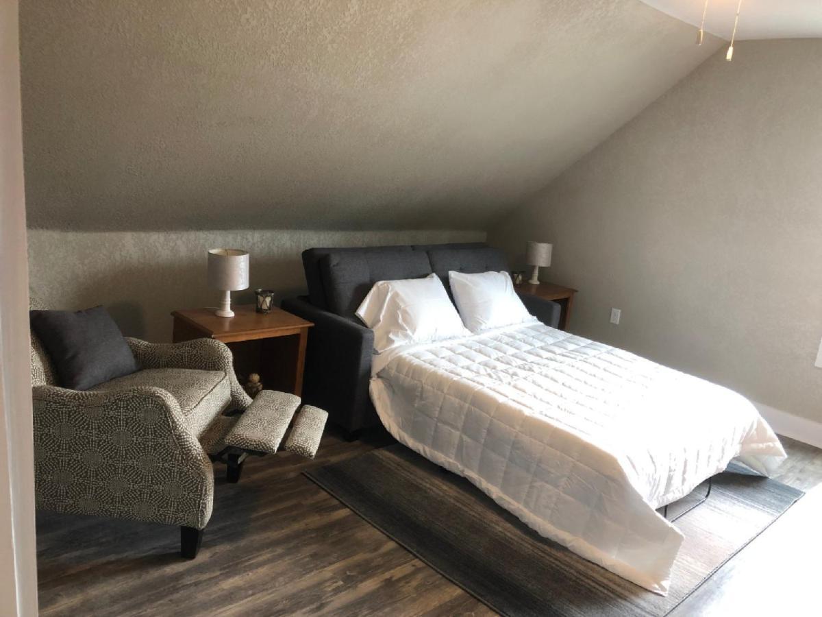 Spacious Rustic Downtown Market St 1 Bedroom Apt, Sleeps Up To 5, Steps To Honeywell & Eagles Theatre Wabash Kültér fotó