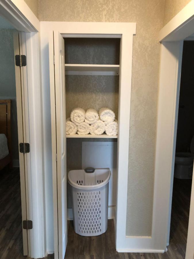 Spacious Rustic Downtown Market St 1 Bedroom Apt, Sleeps Up To 5, Steps To Honeywell & Eagles Theatre Wabash Kültér fotó