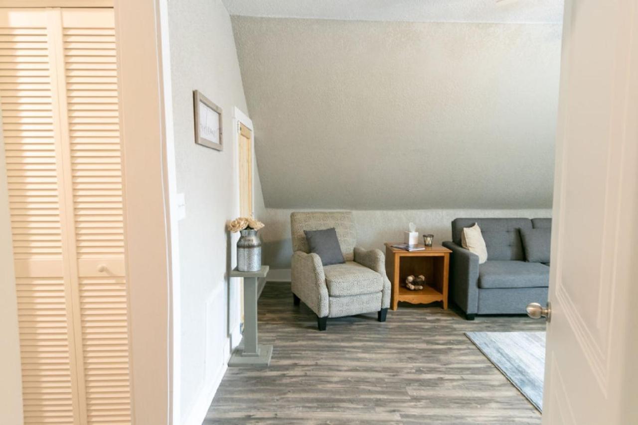 Spacious Rustic Downtown Market St 1 Bedroom Apt, Sleeps Up To 5, Steps To Honeywell & Eagles Theatre Wabash Kültér fotó